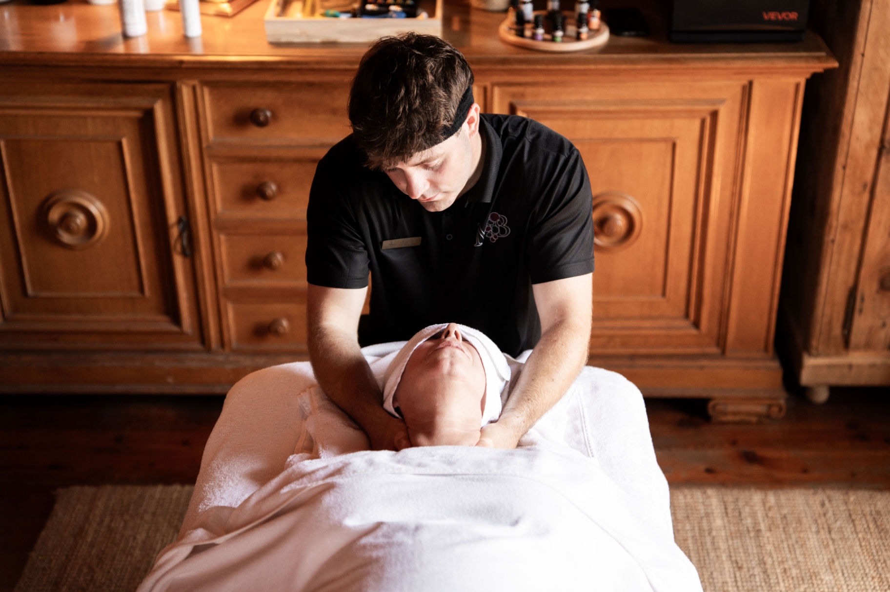 Wellbeing treatment in the estate’s historic wooden room dating from 1900 5